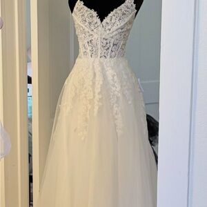 Elegant Lace Wedding Dress